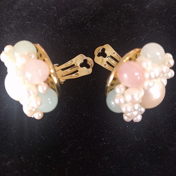 VTG faux pearl clip on earrings, pastel colors - Picture 4 of 5